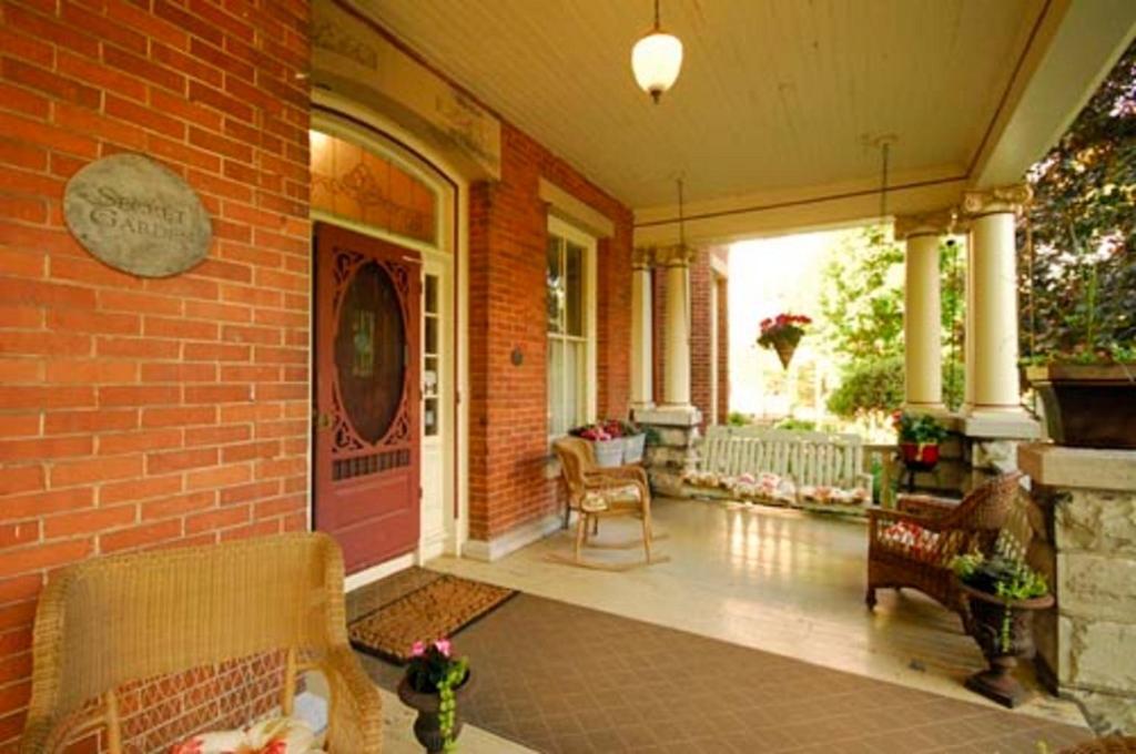 The Secret Garden Inn Kingston Luaran gambar
